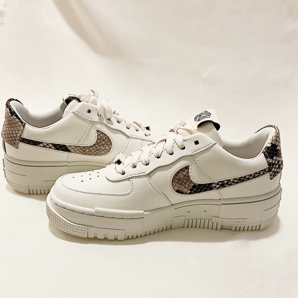 Nike Air Force 1 SE sneakers (snake print) - Picture 1 of 3